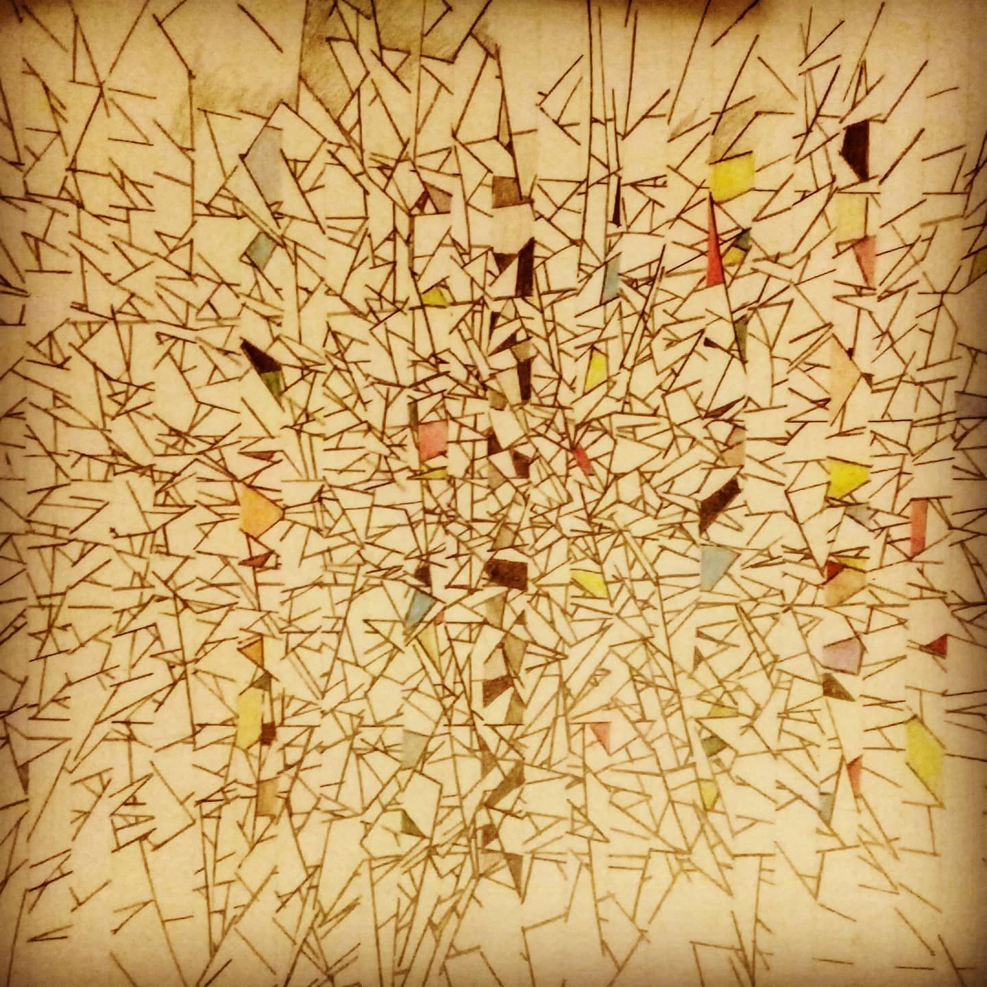 Num. 3, desenho a lápis sobre papel com malha densa de linhas finas e pequenos acentos de cor.